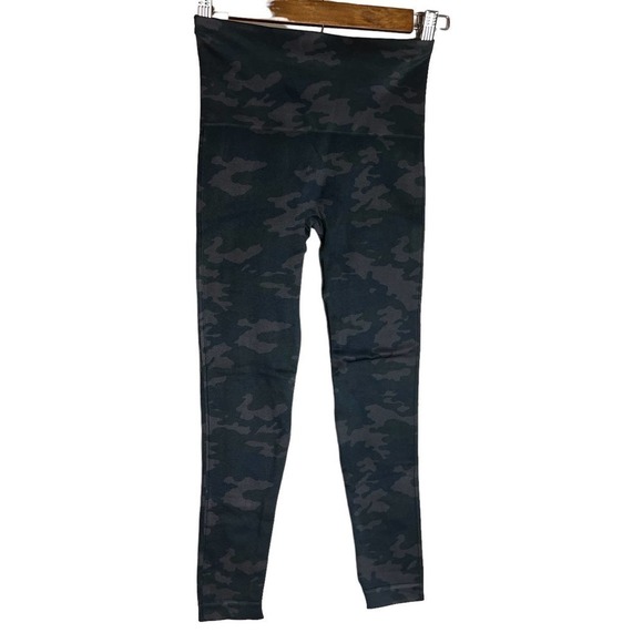 SPANX ECOCARE SEAMLESS PULL ON SCULPTING LEGGINGS IN CAMO WOMEN'S SIZE XS - Picture 2 of 9